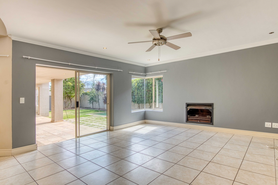 3 Bedroom Property for Sale in Bakkershoogte Western Cape